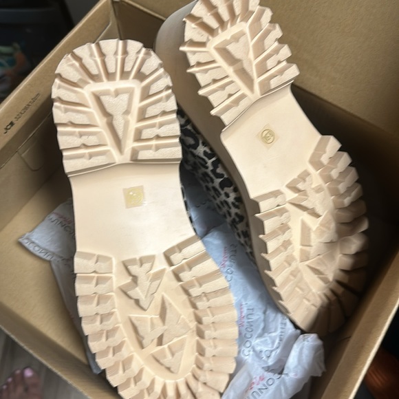 Matisse Leopard print ankle boots. Size 8.5 Coconuts . - Picture 4 of 6